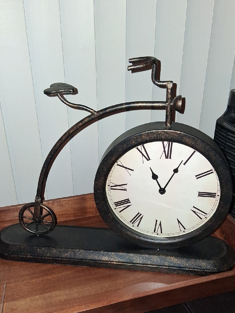 Vintage-Style Penny Farthing Bicycle Table Clock - Black/Bronze